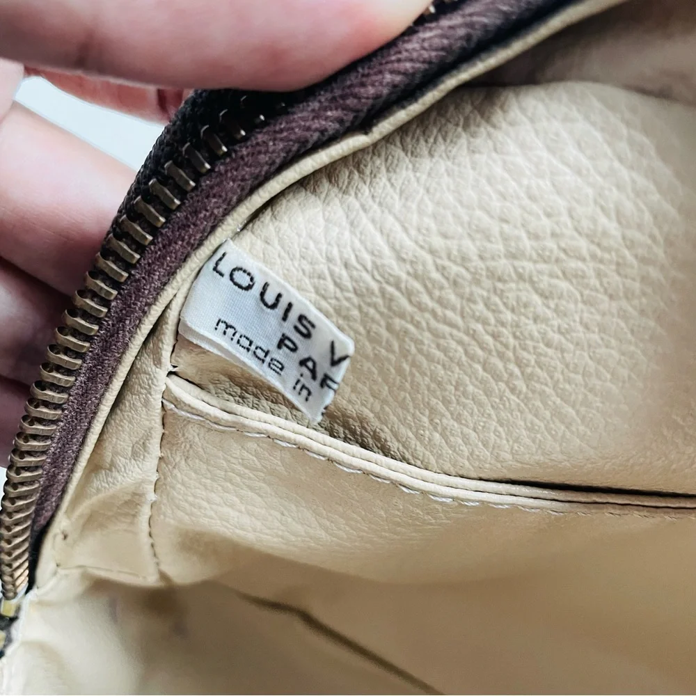 Louis Vuitton Monogram Pouch Crossbody 💖 - Picture 10 of 15